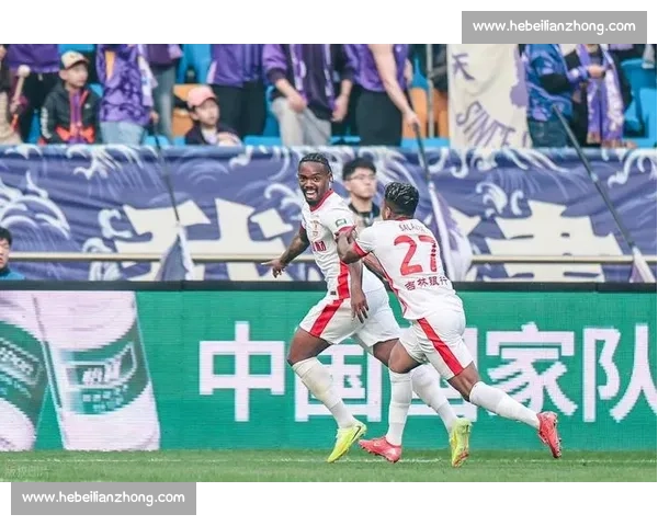 亚泰保级战遭绝平：王禹飞踹染红，VAR 介入毁好局